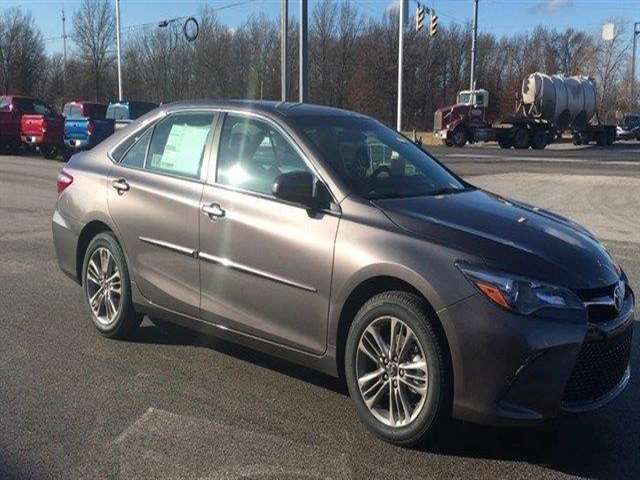 2017 Toyota Camry SE 4dr Sedan